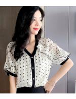พรีออเดอร์ เสื้อแฟชั่น แขนสั้นคอวี แต่งลายจุด สไตลเกาหลี ใส่ทำงานหรือเที่ยวได้ ลายขาวดำ สลับ พรีออเดอร์ เสื้อแฟชั่น แขนสั้นคอวี แต่งลายจุด สไตลเกาหลี ใส่ทำงานหรือเที่ยวได้ ลายขาวดำ สลับ