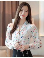 พรีออเดอร์ เสื้อเชิ้ต คอปก แขนยาว แต่งกระดุมหลากสี จั๊มแขน ลายกราฟฟิก สีขาว พรีออเดอร์ เสื้อเชิ้ต คอปก แขนยาว แต่งกระดุมหลากสี จั๊มแขน ลายกราฟฟิก สีขาว