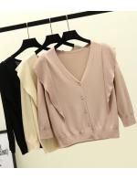 พรีออเดอร์ เสื้อคลุมไหมพรม แขนยาว ผ้าไหมพรม แต่งกระดุมหน้า แขนห้าส่วน สี ขาว ครีม ดำ น้ำตาล พรีออเดอร์ เสื้อคลุมไหมพรม แขนยาว ผ้าไหมพรม แต่งกระดุมหน้า แขนห้าส่วน สี ขาว ครีม ดำ น้ำตาล